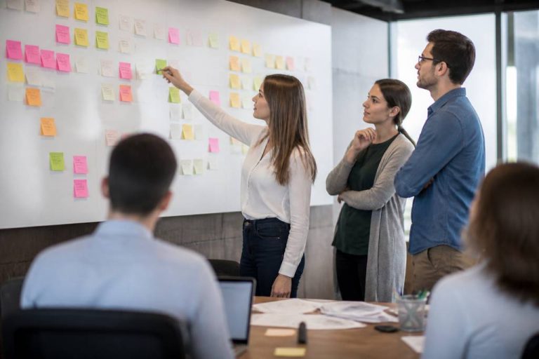 Définition lean management : comprendre les principes et les bénéfices pour l’entreprise