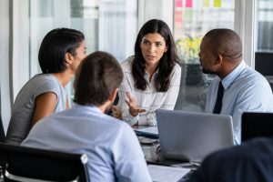 Definitions of management : comprendre les bases et les enjeux du management