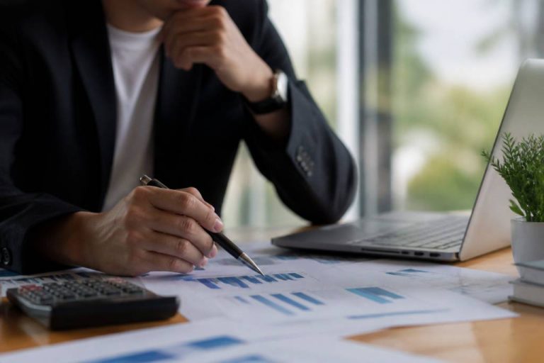 Définition du roi return on investment : comprendre son calcul et son intérêt