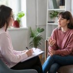 Assistante sociale libérale : tout savoir sur ce métier indépendant et ses opportunités professionnelles